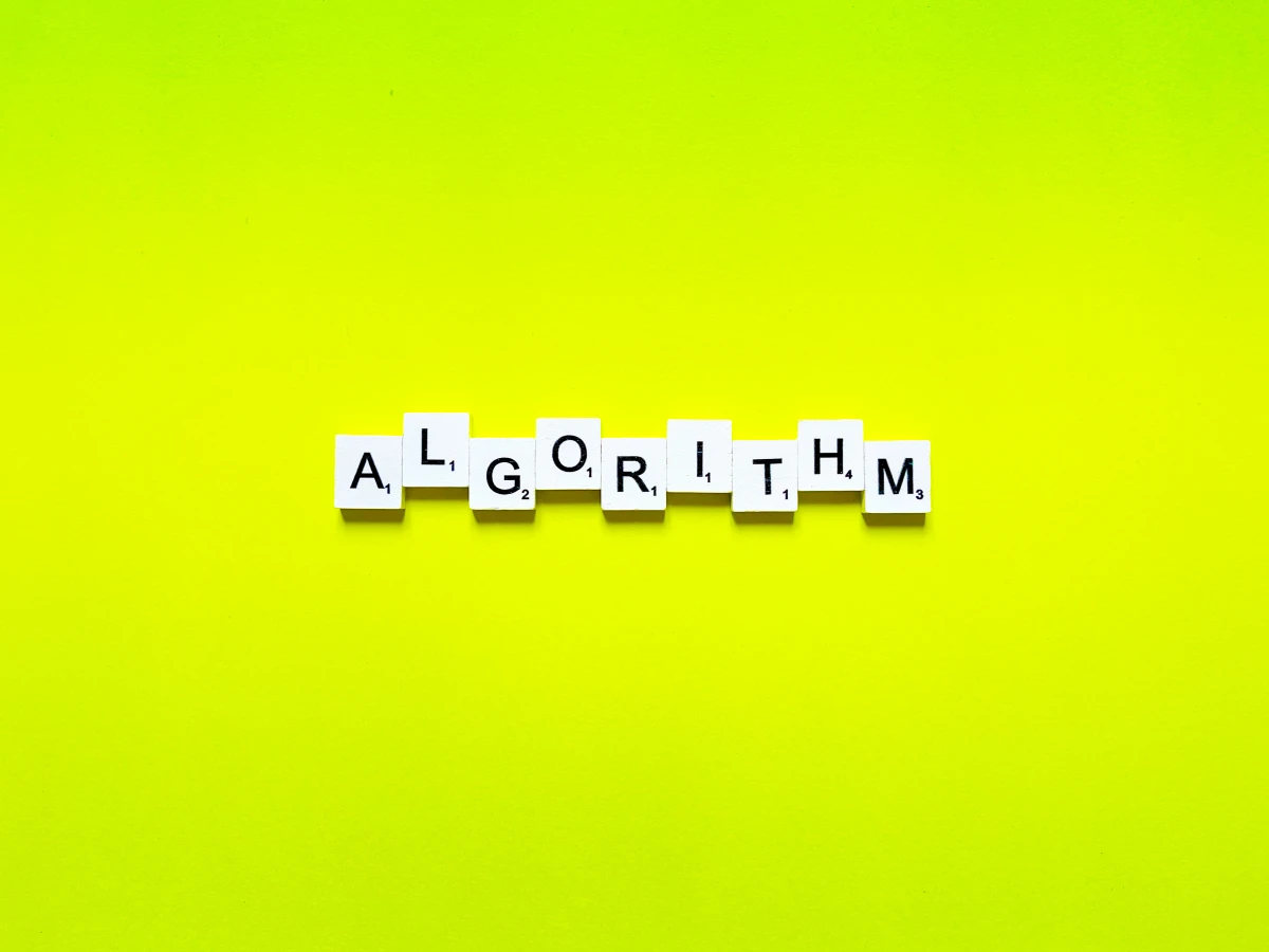 Tendances émergentes dans les algorithmes des réseaux sociaux : décryptage et enjeux