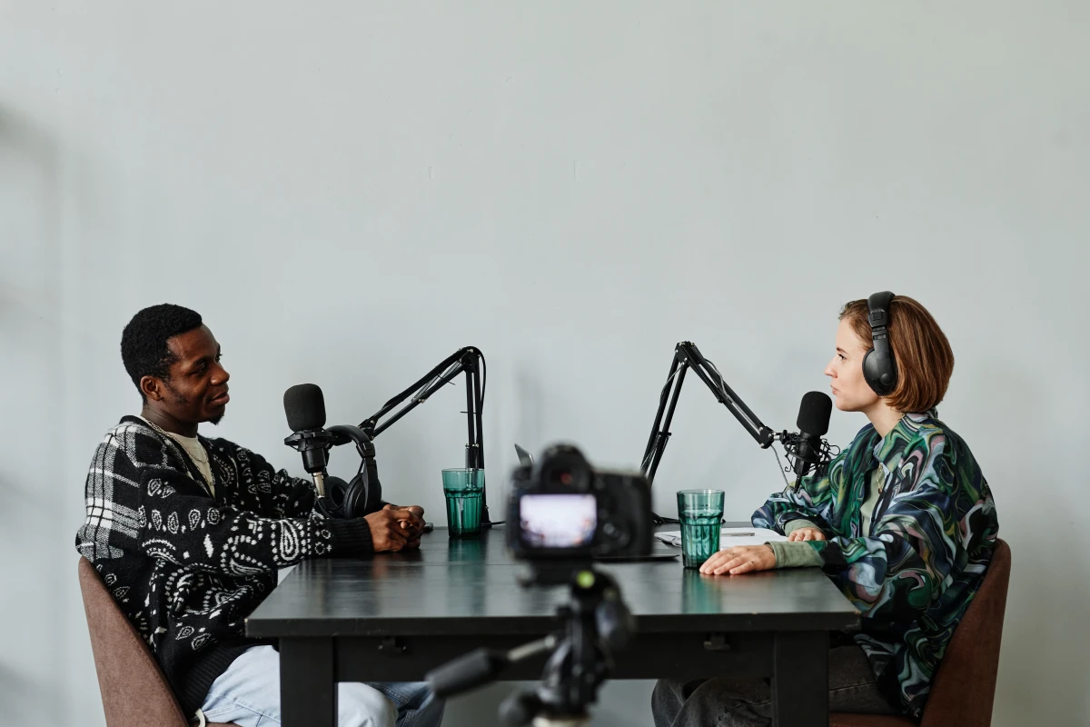 Propulsez votre marque avec les podcasts : La stratégie gagnante pour conquérir votre audience